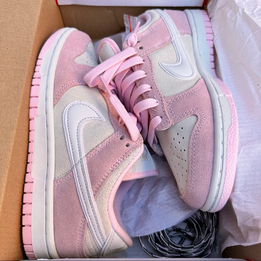 NIB Wmns Nike Dunk low LX